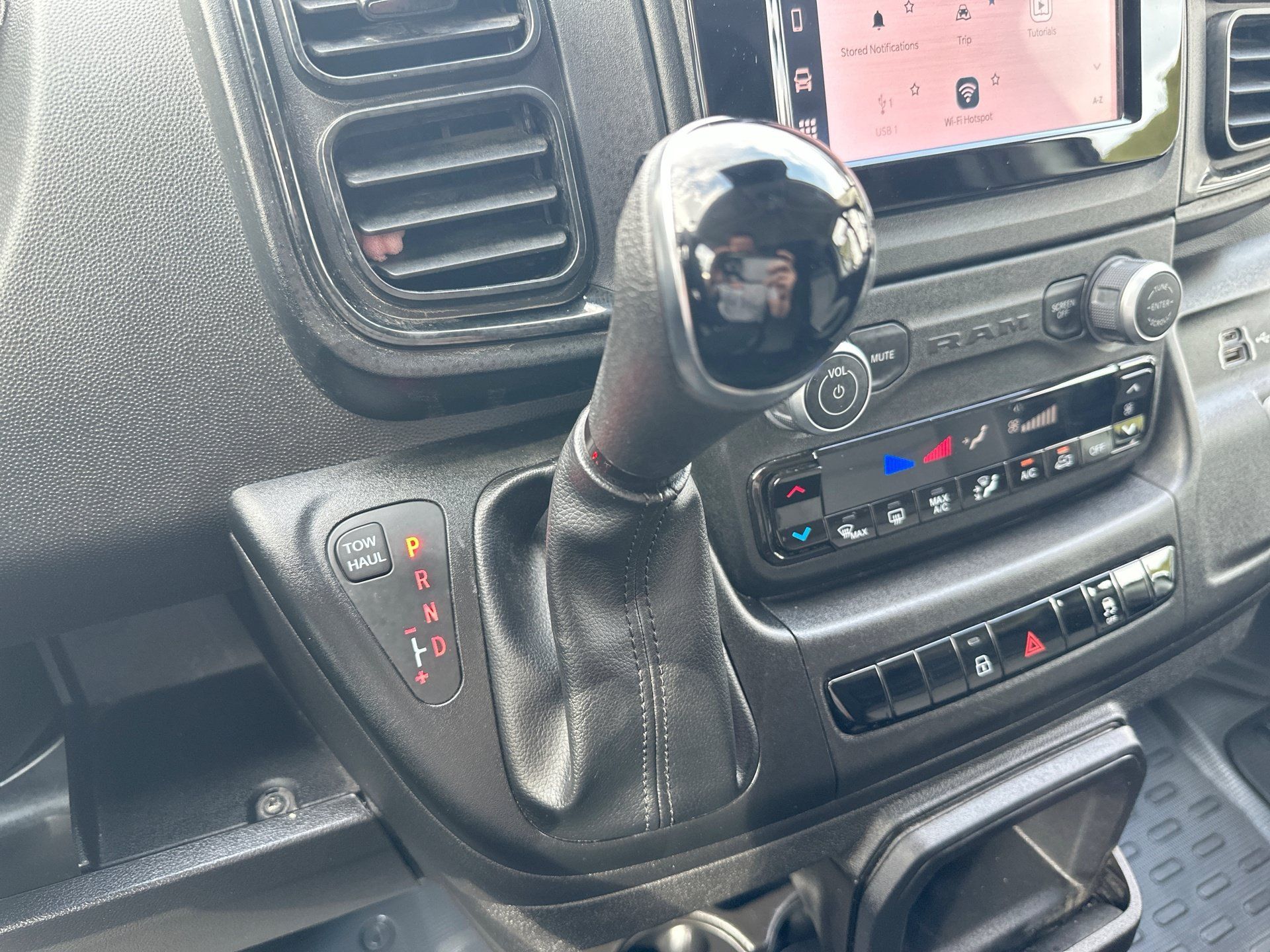 Used 2025 RAM ProMaster 2500 w/ Convenience Group FWD image 8