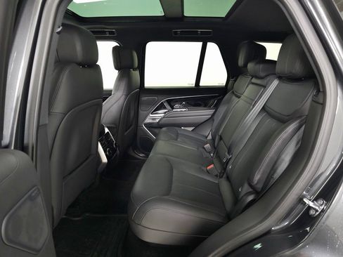 Used 2025 Land Rover Range Rover SE image 42