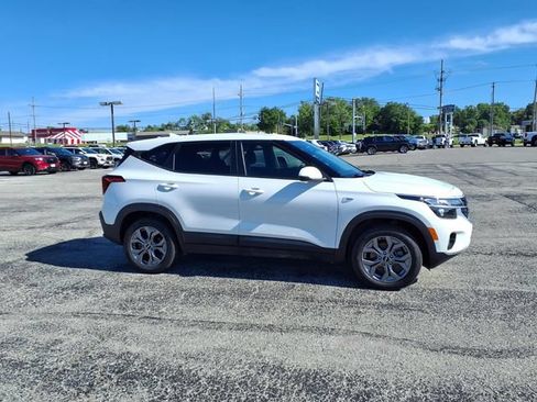 Used 2024 Kia Seltos LX AWD/4WD image 16