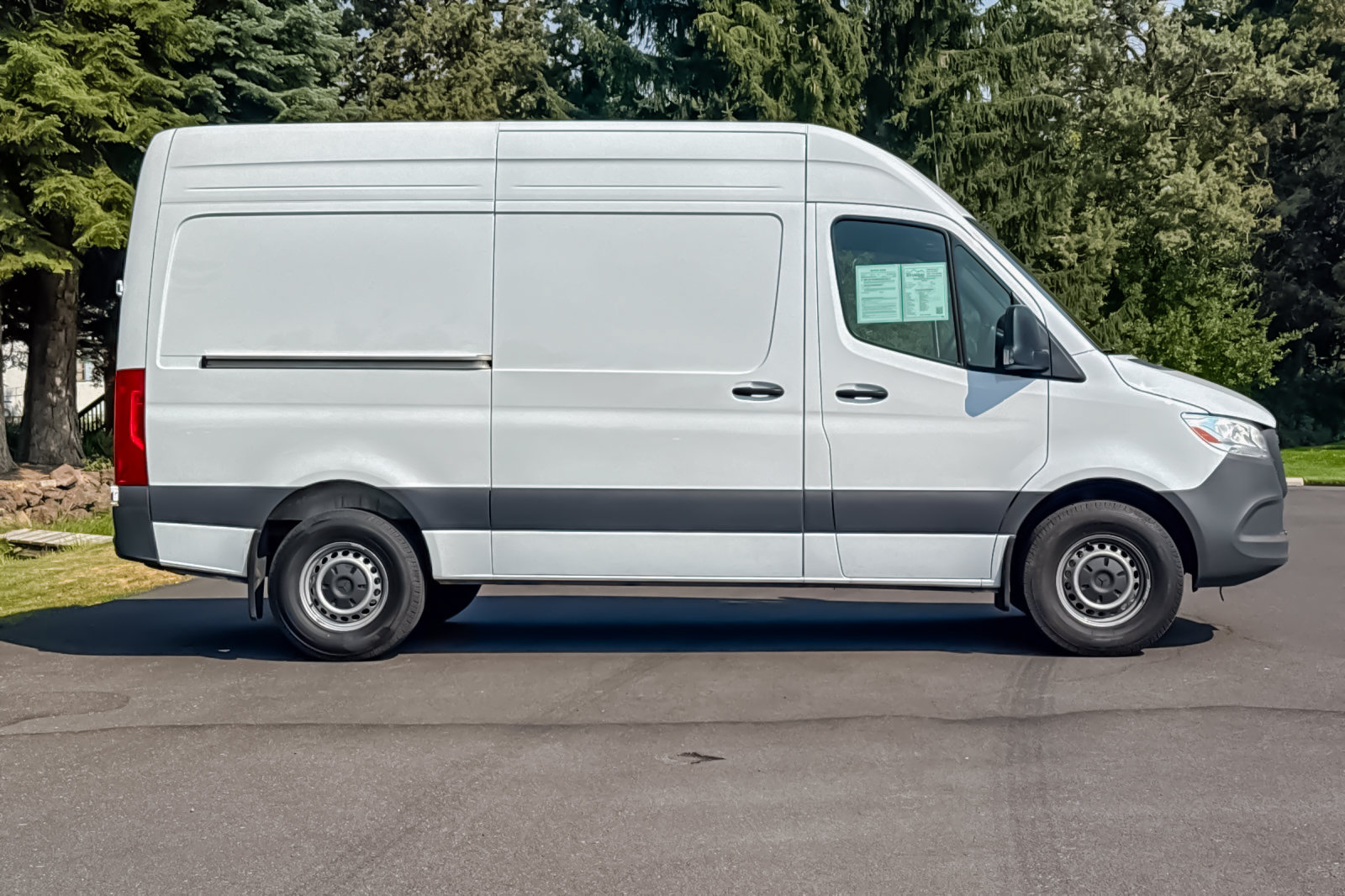 Used 2025 Mercedes-Benz Sprinter 2500 image 3