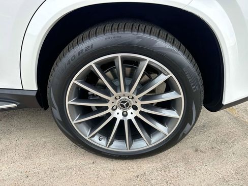 Used 2025 Mercedes-Benz GLE 450e 4MATIC image 3