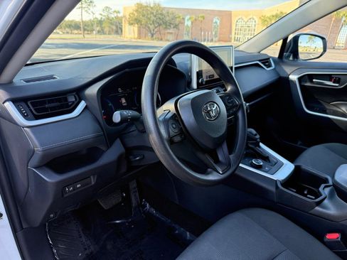 Used 2025 Toyota RAV4 XLE AWD/4WD image 17