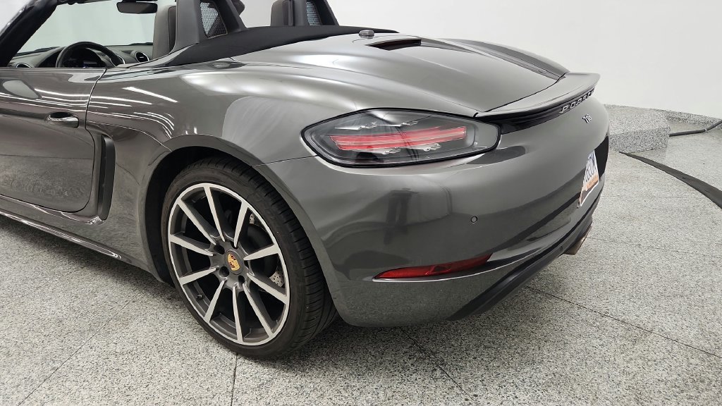 Used 2017 Porsche 718 Boxster RWD image 22