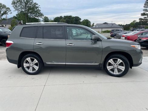 Used 2012 Toyota Highlander Limited w/ Tow Pkg AWD/4WD image 10