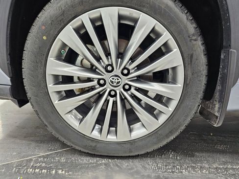 Used 2021 Toyota Highlander Platinum image 17