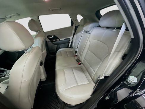 Used 2020 Kia Niro EX image 28