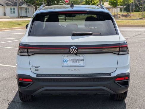 New 2026 Volkswagen Taos SE FWD image 5