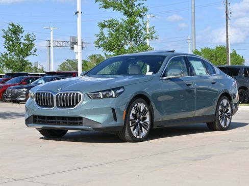 New 2026 BMW 530i w/ Convenience Package RWD image 3
