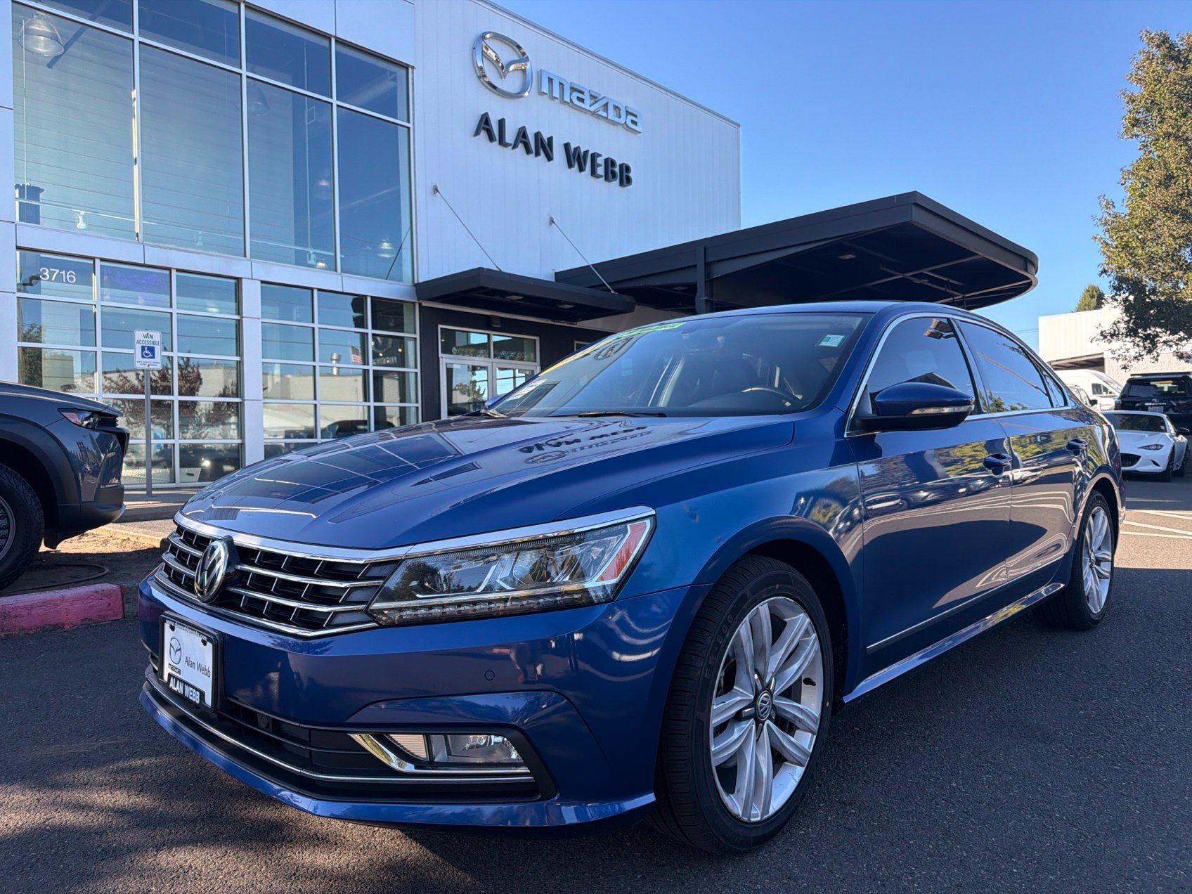 Used 2017 Volkswagen Passat 1.8T SE FWD image 1