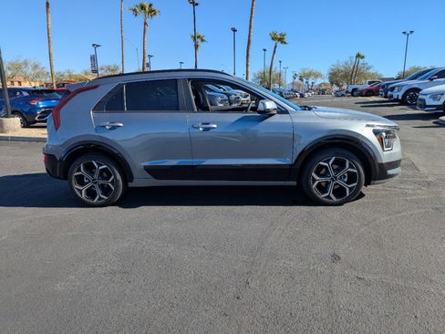 New 2025 Kia Niro EX Touring image 3
