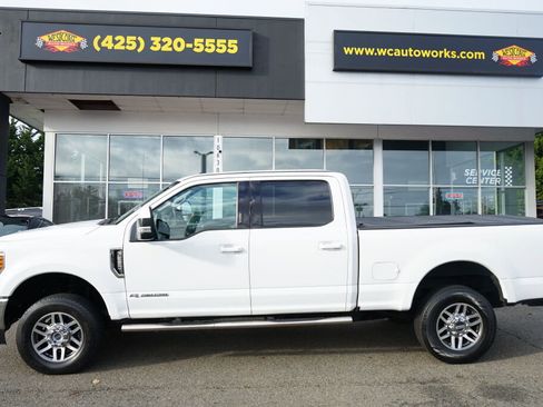 Used 2019 Ford F250 Lariat w/ Lariat Value Package image 2