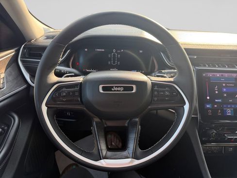 Used 2023 Jeep Grand Cherokee L Limited AWD/4WD image 13
