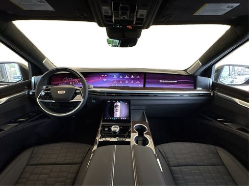 New 2026 Cadillac Escalade ESV Platinum Sport w/ LPO, Floor Liner Package AWD/4WD image 24
