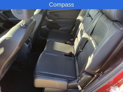 Used 2021 Volkswagen Tiguan SE w/ Panoramic Sunroof Package image 14