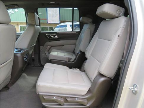 Used 2021 Chevrolet Suburban LT w/ LT Signature Package AWD/4WD image 5