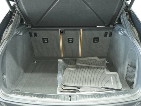 Used 2024 Porsche Macan image 28