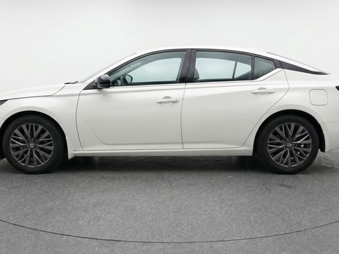 Used 2025 Nissan Altima 2.5 SV FWD image 5