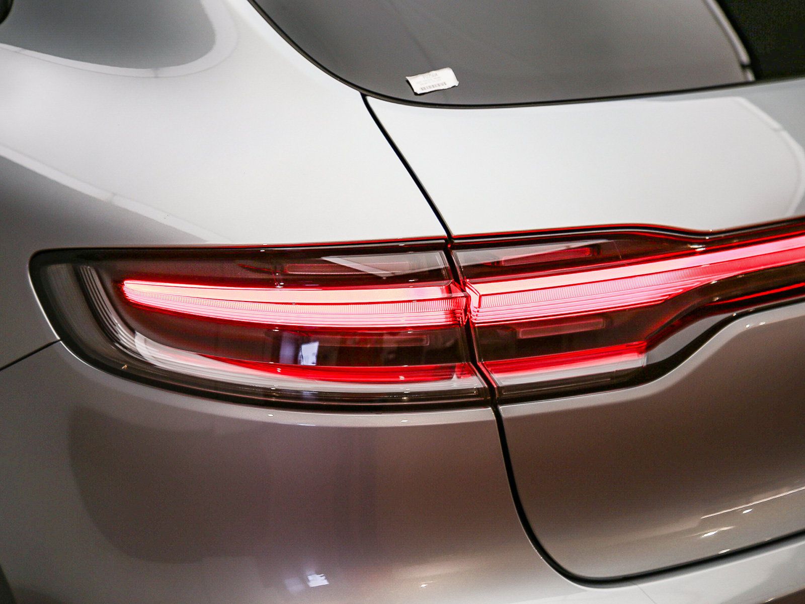 Certified 2025 Porsche Macan AWD/4WD image 15