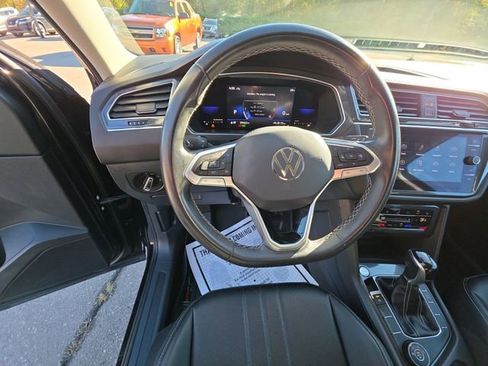 Used 2023 Volkswagen Tiguan SE AWD/4WD image 14