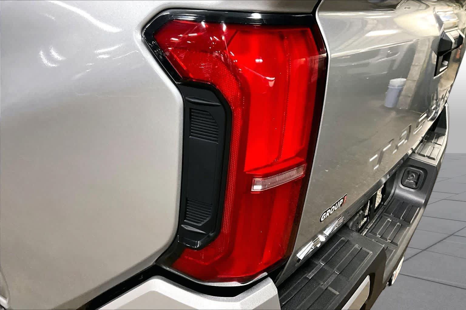 Certified 2025 Toyota Tacoma SR5 AWD/4WD image 26