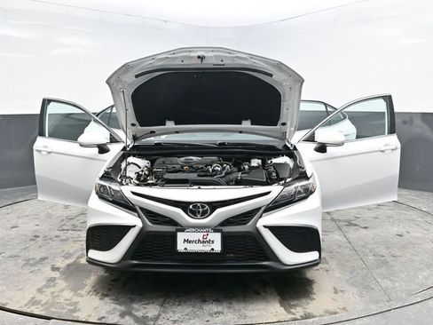 Used 2024 Toyota Camry SE image 34