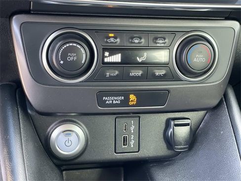 Used 2022 Nissan Leaf S image 15