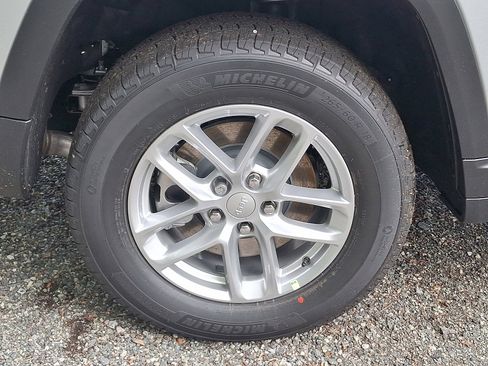 New 2025 Jeep Grand Cherokee L Laredo w/ Luxury Tech Group I image 5