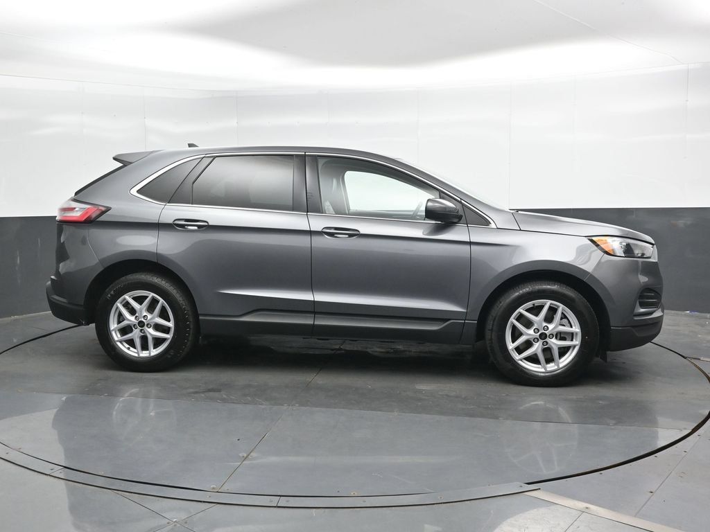 Used 2024 Ford Edge SEL AWD/4WD image 3