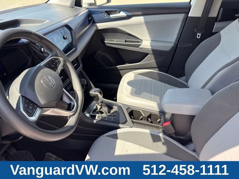 Used 2023 Volkswagen Taos SE w/ Panoramic Sunroof Package FWD image 8