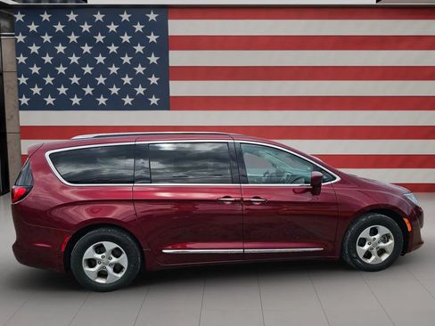 Used 2017 Chrysler Pacifica Touring-L Plus FWD image 23
