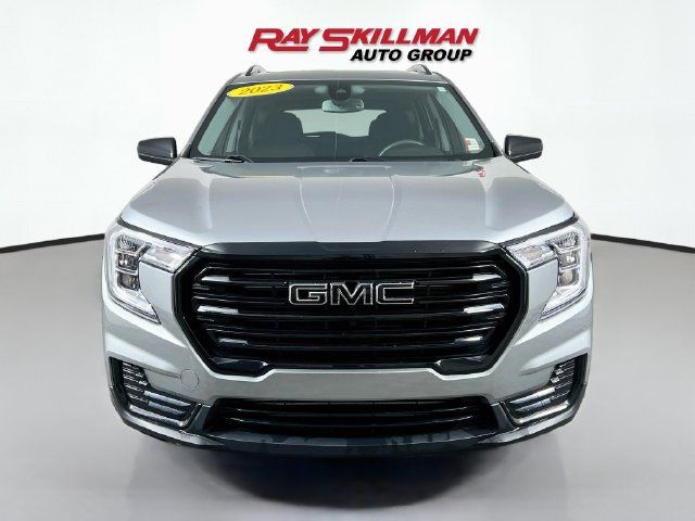 Used 2023 GMC Terrain SLE w/ Driver Convenience Package FWD image 2