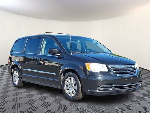 Used 2014 Chrysler Town & Country Touring FWD image 1