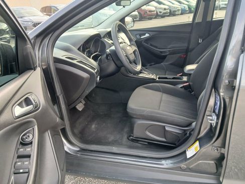 Used 2017 Ford Focus SE FWD image 9
