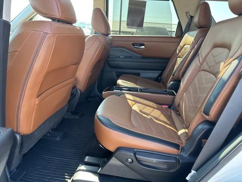 Used 2024 Nissan Pathfinder Platinum AWD/4WD image 10