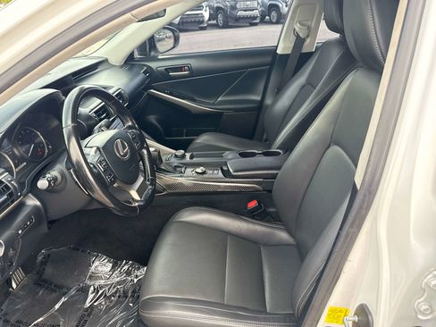 Used 2018 Lexus IS 300 AWD w/ Premium Package image 10