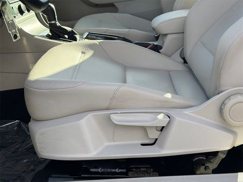 Used 2015 Volkswagen Golf S image 14