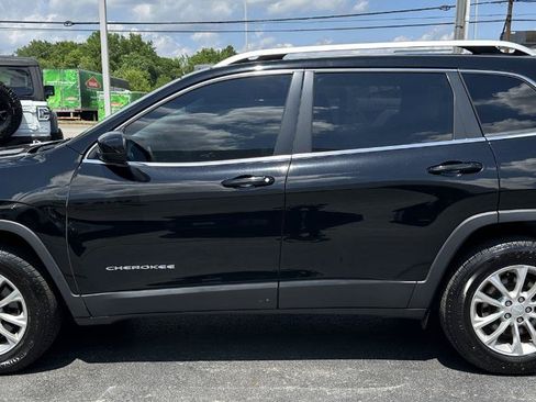 Used 2019 Jeep Cherokee Latitude w/ Popular Appearance Group AWD/4WD image 13