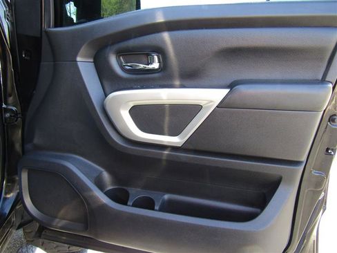 Used 2017 Nissan Titan SV image 29
