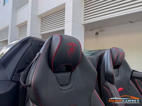 Used 2020 Lamborghini Huracan EVO image 35