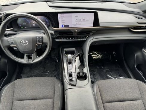 Used 2024 Toyota Crown XLE image 8