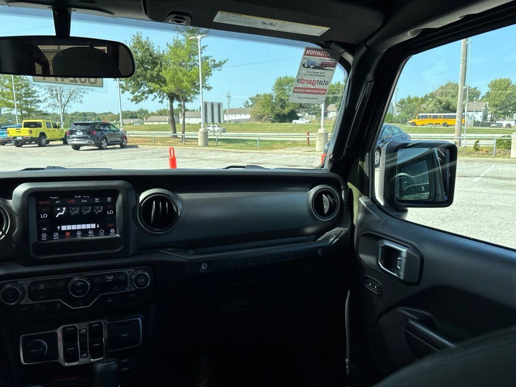 Used 2023 Jeep Wrangler Unlimited AWD/4WD image 24
