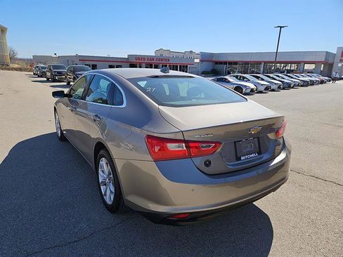 Used 2024 Chevrolet Malibu LT image 3