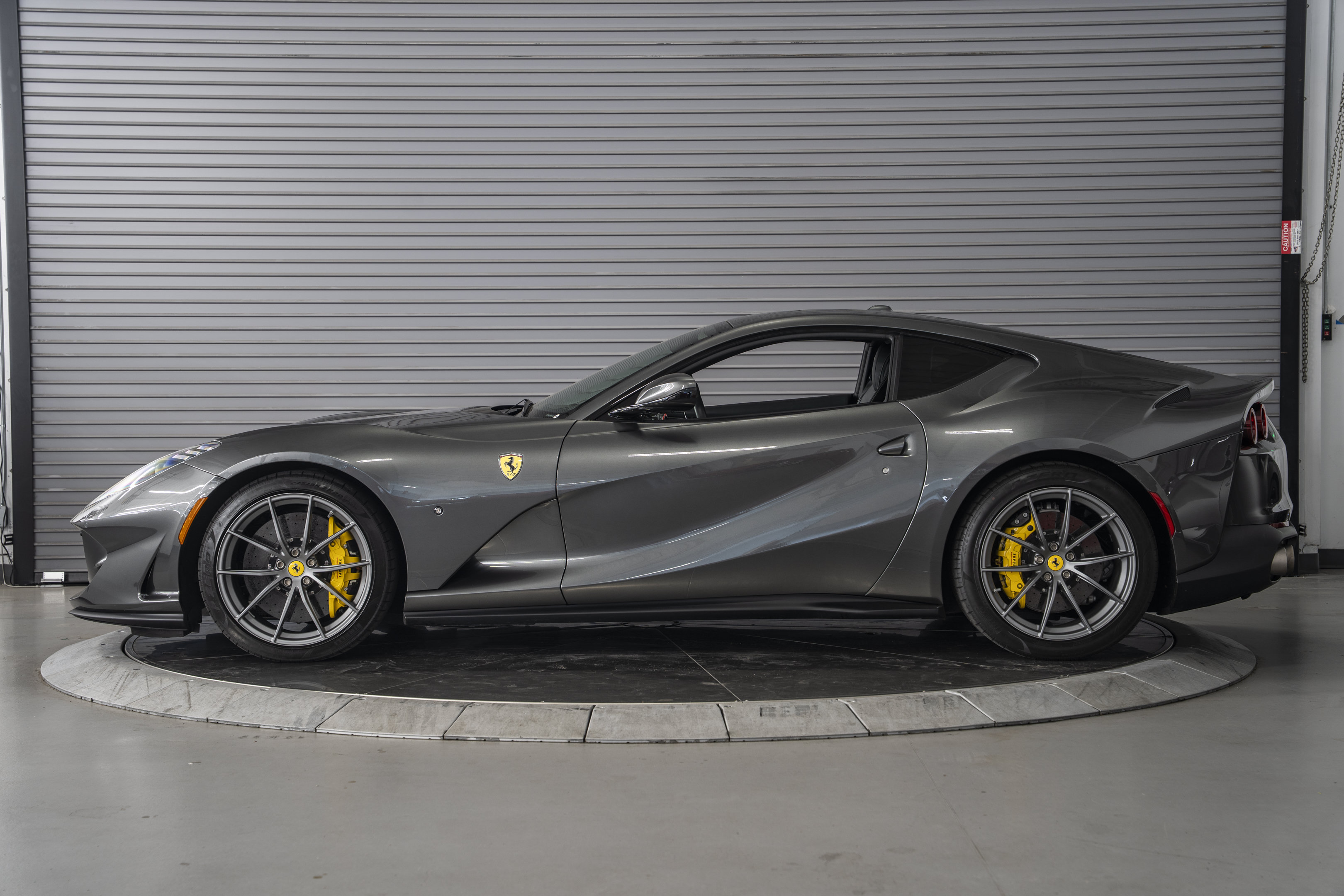 Used 2019 Ferrari 812 Superfast RWD image 2