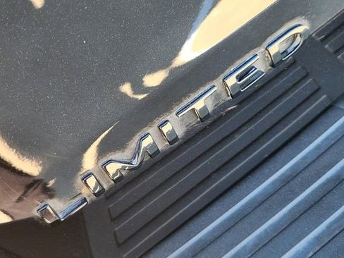 Used 2022 Ford Expedition Limited image 11