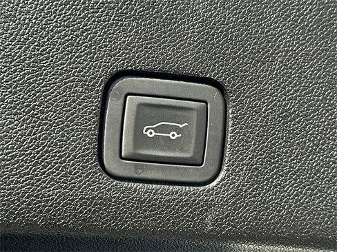 Used 2025 Cadillac XT6 Luxury image 20