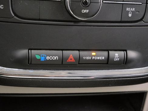 Used 2014 Chrysler Town & Country Touring FWD image 26