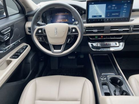 Used 2025 Lincoln Corsair FWD image 28