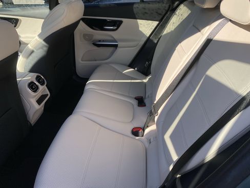 Used 2025 Mercedes-Benz GLC 300 4MATIC image 23