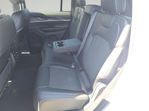 New 2026 Jeep Grand Cherokee Altitude AWD/4WD image 33