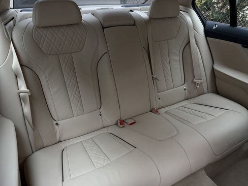 Used 2019 BMW 750i image 22